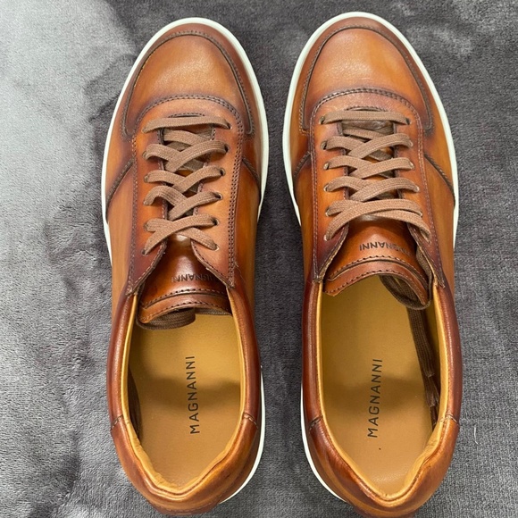 Men's Magnanni Low Top Sneakers - Picture 5 of 11